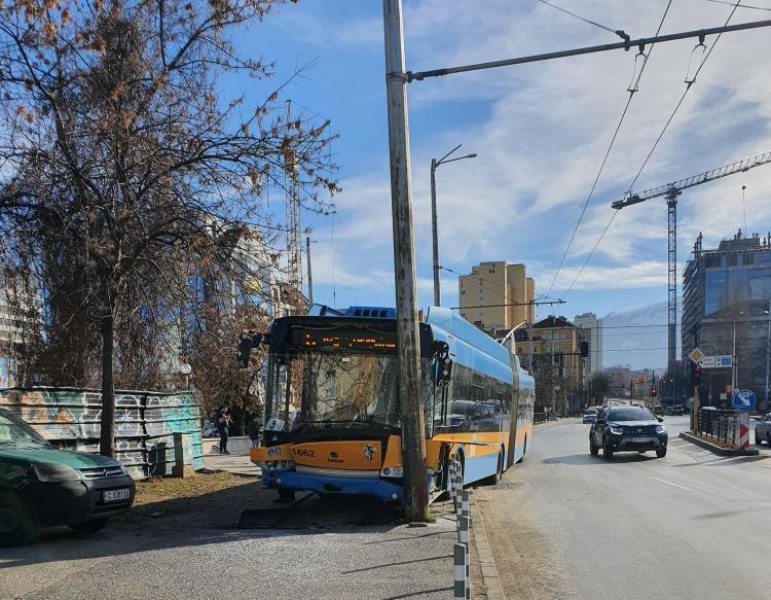 На водач на тролей му пролоша - стана инцидент в София