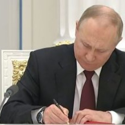На 21 февруари руският президент Владимир Путин обяви решението си да признае