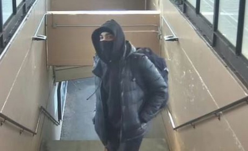 Студент ограби кондуктор в метрото на Чикаго, а когато майка