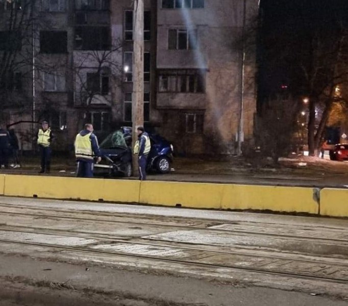 Тежка катастрофа в София, младо момче загина СНИМКА