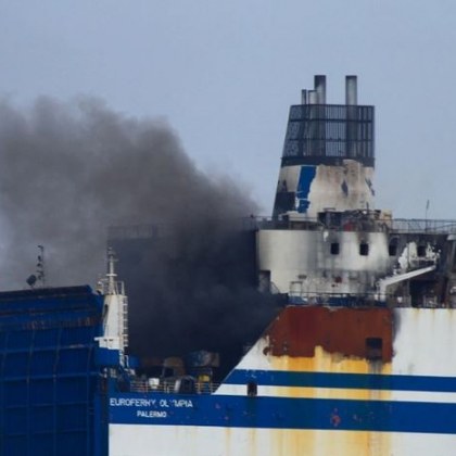 Операцията по преместването на ферибота Euroferry Olympia който се запали