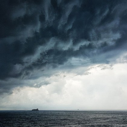 Турски кораб е бил ударен днес от бомба край бреговете