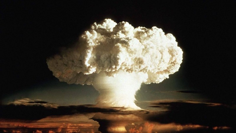 При ядрен удар и атомна експлозия една сграда оцелява у нас. И тя e?