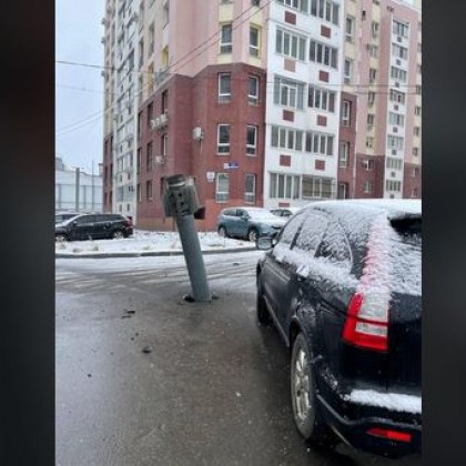 Снаряди се врязаха в центъра на Харков - не избухнаха СНИМКИ