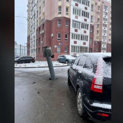 Реактивен снаряд се вряза в центъра на Харков района на