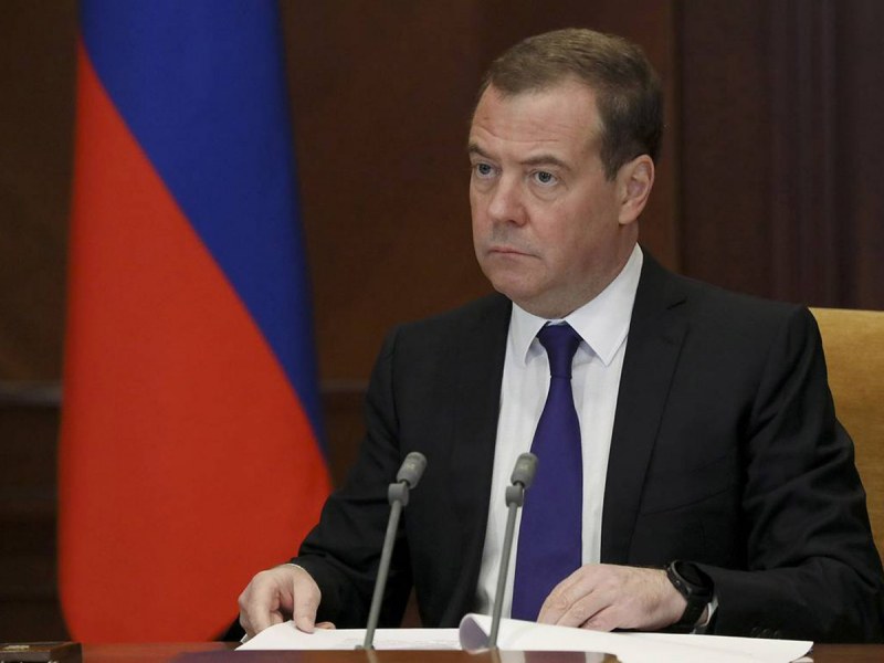 Медведев предложи да се затворят всички посолства и да се върне смъртното наказание в Русия
