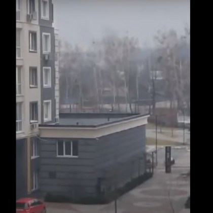 Снаряд удари 9 етажна жилищна сграда в украинския град Буча