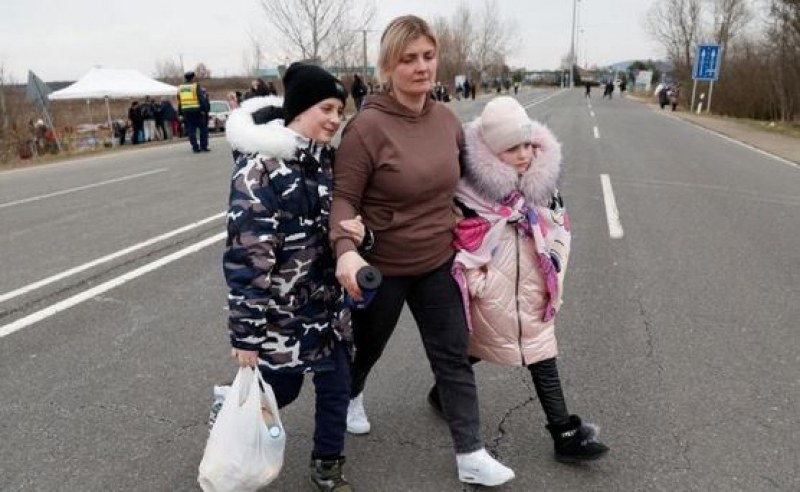 Украинка преведе децата на непознат мъж през границата ВИДЕО