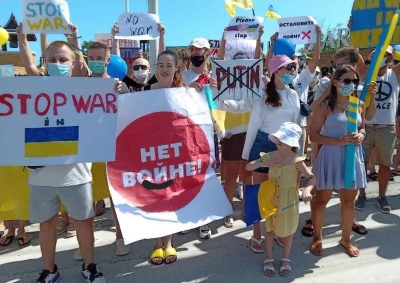Пловдивчанин от Тайланд: Тук украинци и руснаци протестират заедно срещу войната