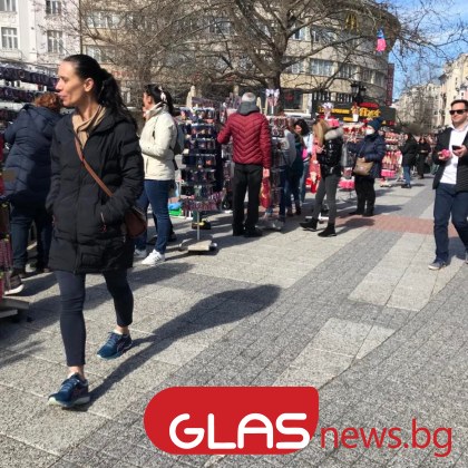 Мартеници удариха 30 лв. онлайн, на сергията стигат до 20