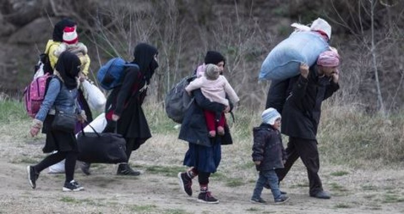 Заловиха голяма група мигранти при опит да проникнат в България
