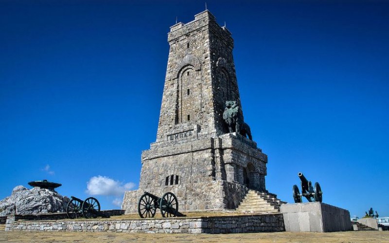 Мономентът на връх Шипка е най-величествениия паметник, издигнат в чест