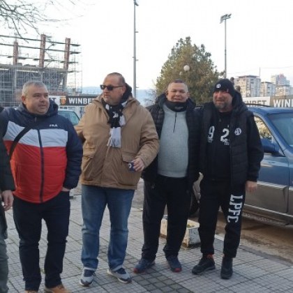 Фенове на Локомотив Пловдив решиха да окажат помощ на бежанците