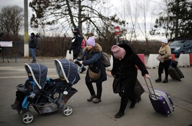 Майка и син приютиха над 20 украинци в дома си