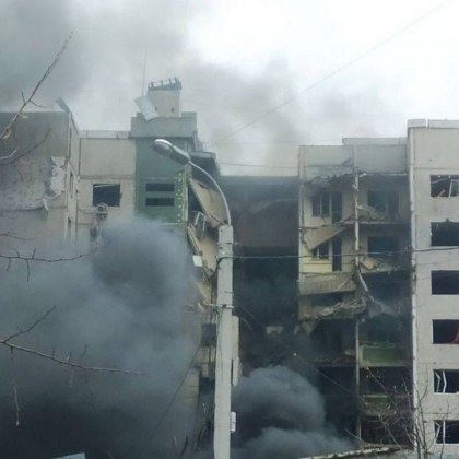 Руските войски изстреляха ракета по многоетажен жилищен комплекс в центъра