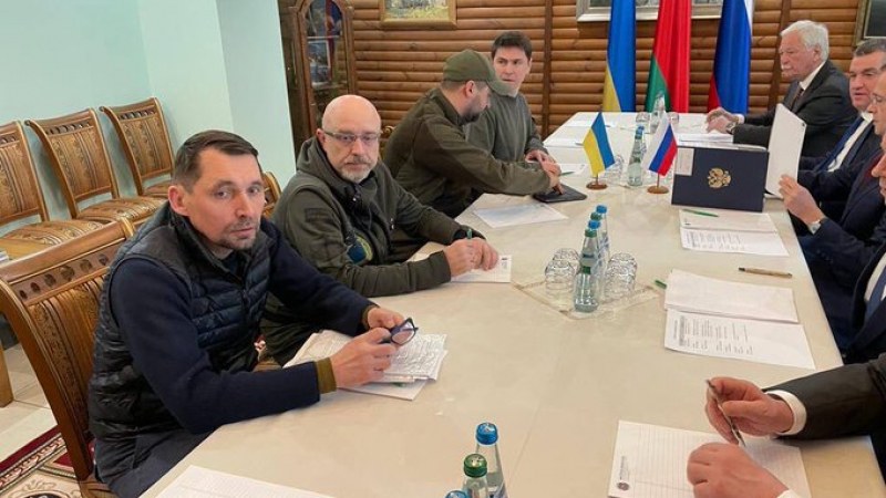 Стартираха преговорите между Киев и Москва в Беларус