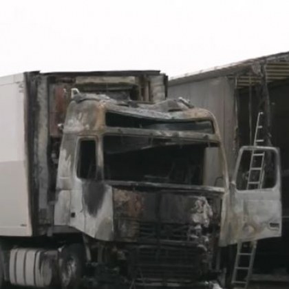Два автомобила и тежкотоварен камион са били запалени в Сандански