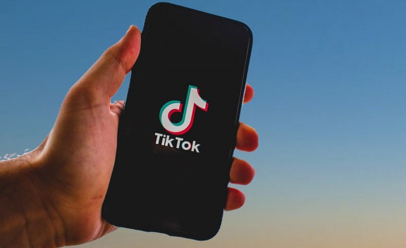 TikTok спира работата си в Русия