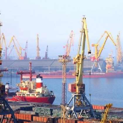 Руските войски нанесоха ракетен удар по морското пристанище Олвия разположено