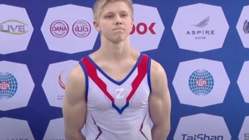 Руски гимнастик провокира със знак 