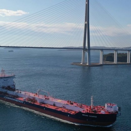 Танкери натоварени с руски петрол и газ кръстосват световния океан