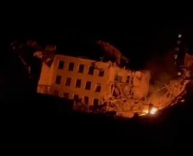 Руските войски удариха общежитие и завод в Житомир ВИДЕО