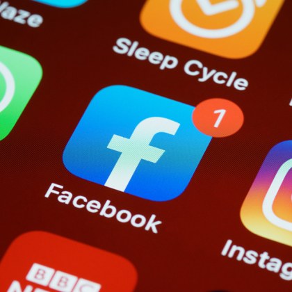 Социалните мрежи на Meta Facebook и Instagram ще разрешат