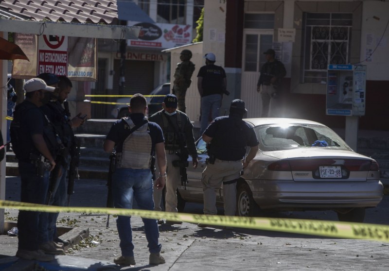 Публичен линч! Канонада от куршуми покоси кмет на мексикански град СНИМКИ