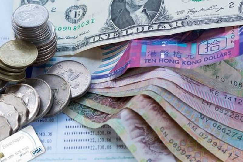 В Русия: Забраниха на банките да дават валута в брой