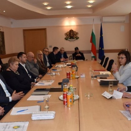 Премиерът Кирил Петков провежда в момента среща с представители на