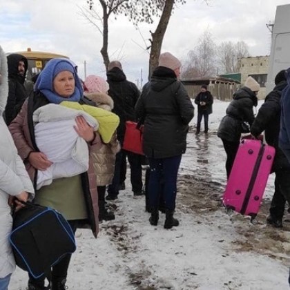 Украинската страна ще отвори 14 хуманитарни коридора в неделя 13