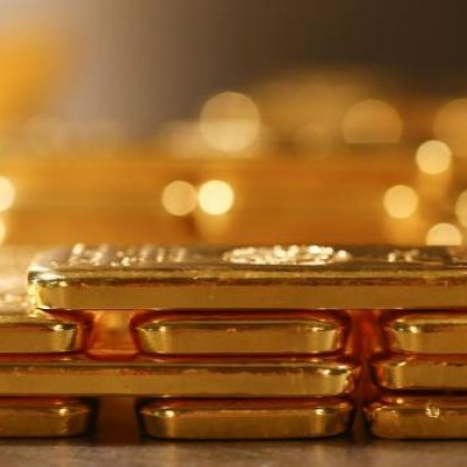 Златото играе своята вековна роля на сигурно убежище във времена