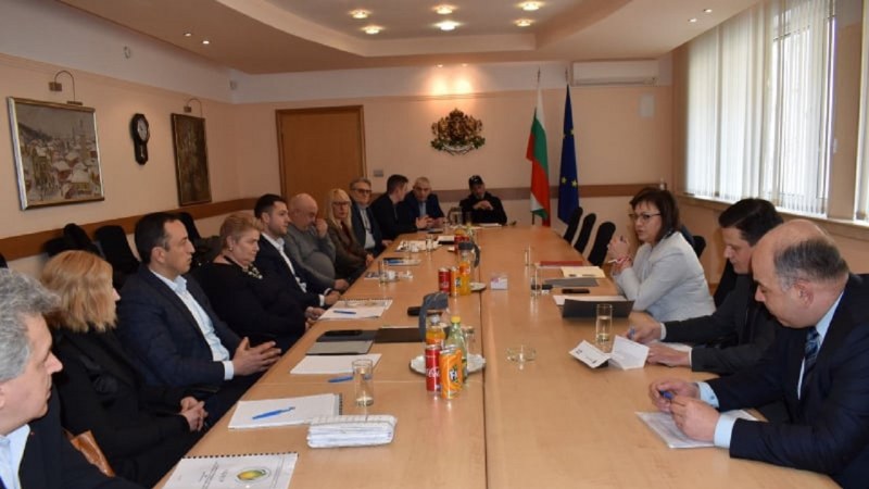 Премиерът Кирил Петков провежда в момента среща с представители на