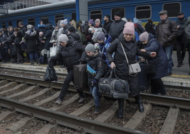 Всички българи незабавно да се евакуират от Украйна с влак