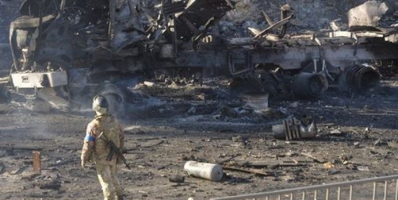Украинските власти съобщиха, че двама души са загинали и седем
