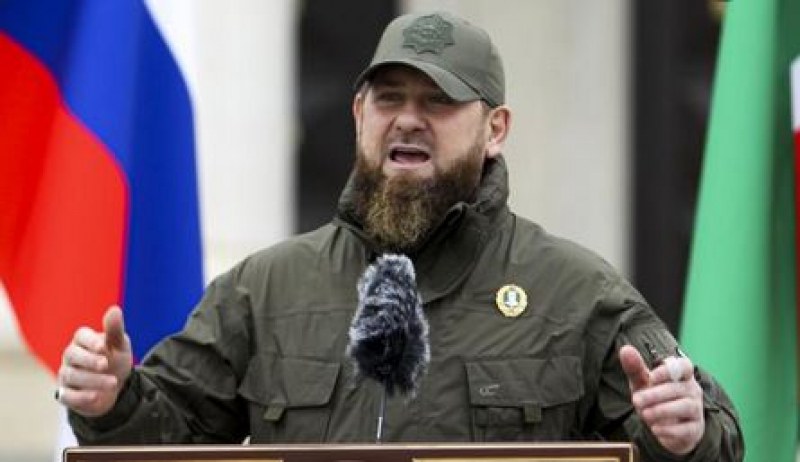 Лидерът на Чеченската република Рамзан Кадиров, твърди, че се намира