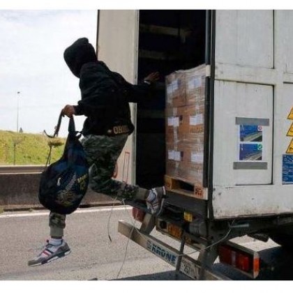 21 мигранти бяха хванати в камион на автомагистрала Марица край