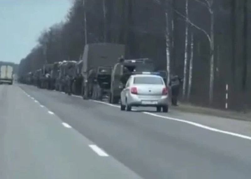 В Беларус забелязаха голям конвой с военна техника, който се