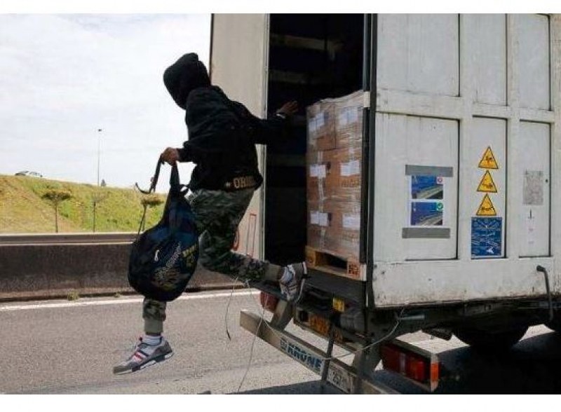 21 мигранти бяха хванати в камион на автомагистрала Марица край