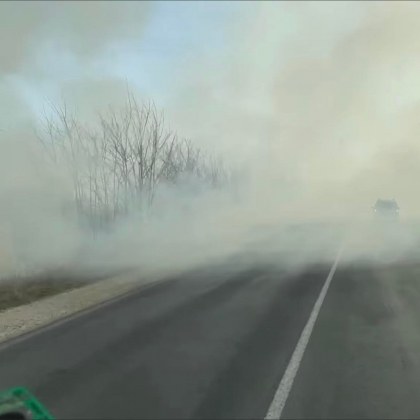 Гъст дим се стеле на платното на пътя Пловдив Карлово