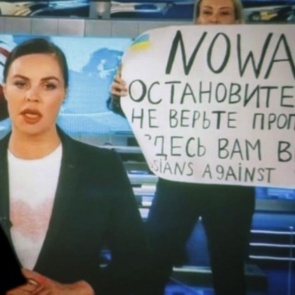 Руската телевизионна журналистка Марина Овсянникова бе изправена пред съда след