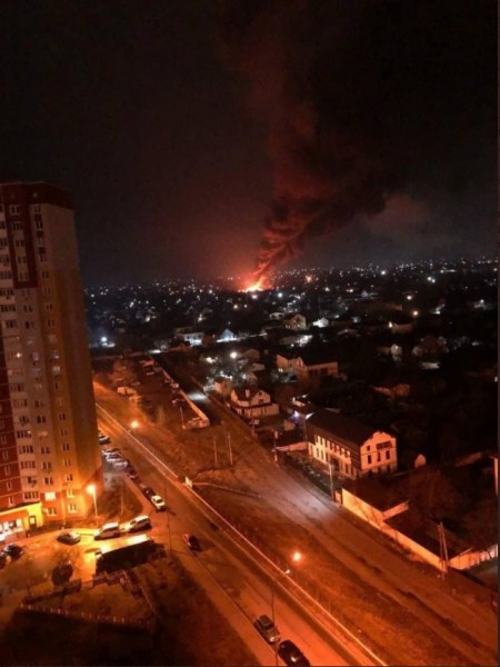 Мощни експлозии събудиха Киев. Жилищна сграда е обзета от пламъци