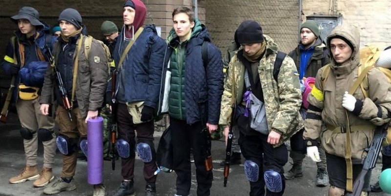 От университета до армията: Студенти бранят Киев след едва няколко дни обучение СНИМКИ