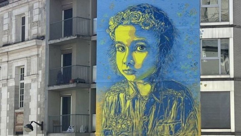 Художник отправи послание срещу войната в Украйна с красив графит