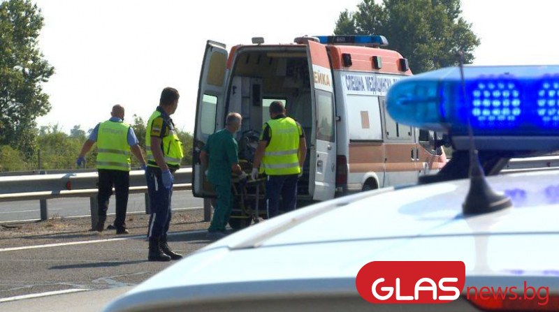 Кола се блъсна в камион на Подбалканския път, млад мъж загина