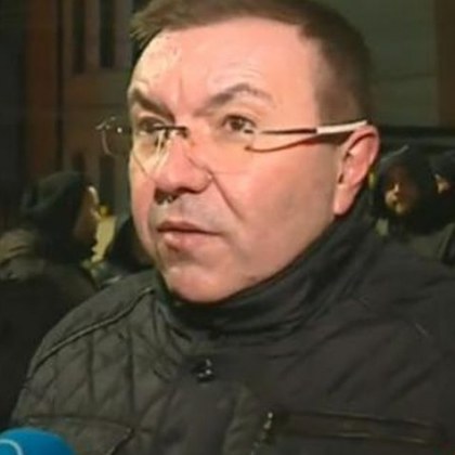 Бившият здравен министър Костадин Ангелов призова преди минути всички за