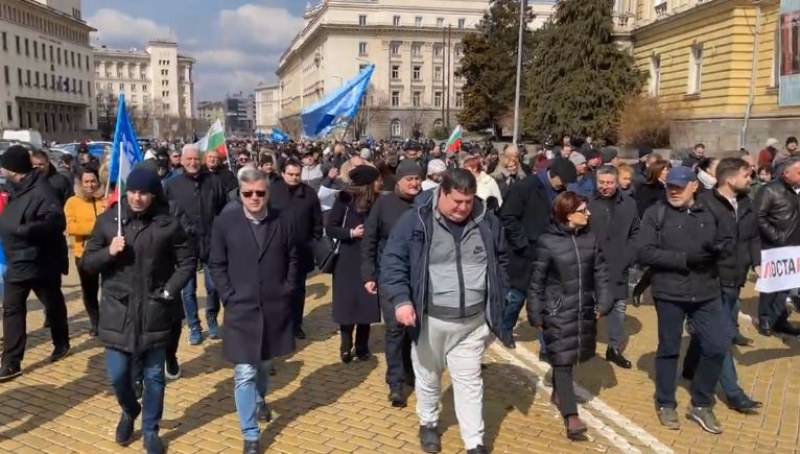 Протестът на ГЕРБ се мести пред МВР и финансовото министерство ВИДЕО
