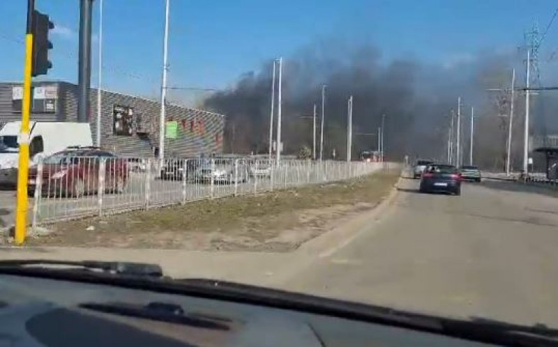 Кола изгоря в столицата ВИДЕО
