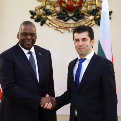 Министър председателят Кирил Петков се срещна с министъра на отбраната на