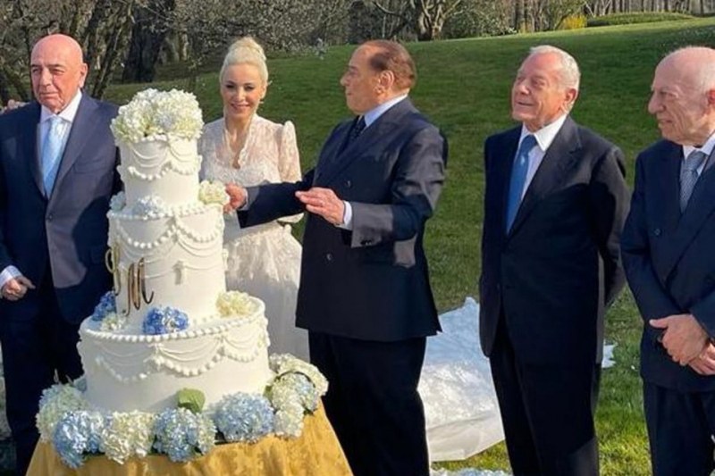 85-годишният Силвио Берлускони вдигна символична сватба с 53 г. по-млада булка